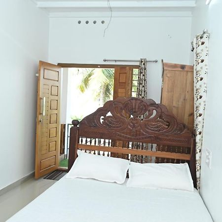 Kayalvarath Paradise Apartment Mundrothuruth Luaran gambar