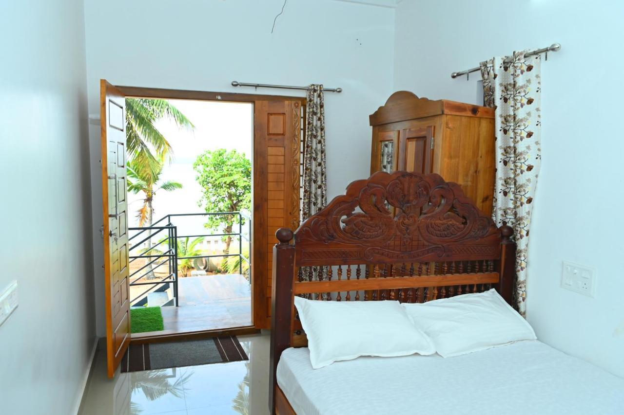 Kayalvarath Paradise Apartment Mundrothuruth Luaran gambar