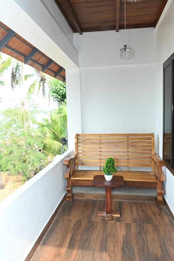 Kayalvarath Paradise Apartment Mundrothuruth Luaran gambar