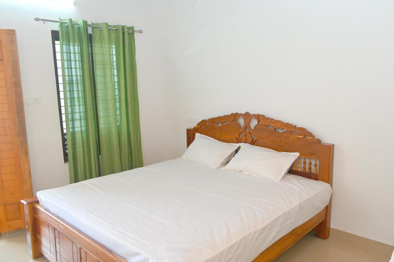Kayalvarath Paradise Apartment Mundrothuruth Luaran gambar