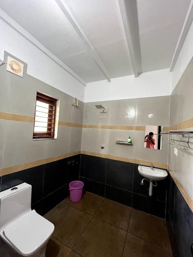 Kayalvarath Paradise Apartment Mundrothuruth Luaran gambar