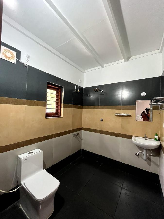 Kayalvarath Paradise Apartment Mundrothuruth Luaran gambar