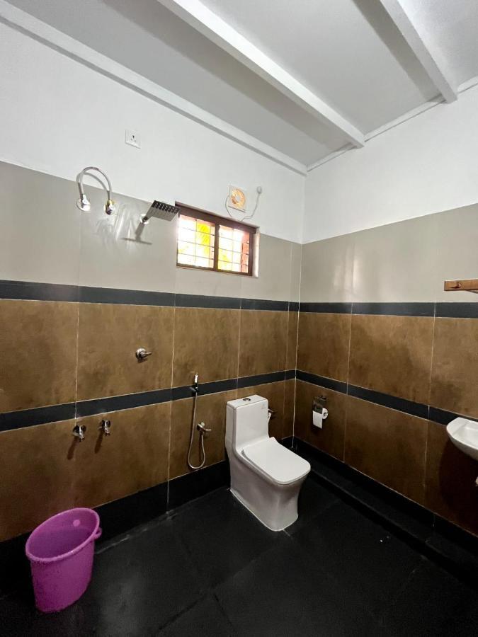 Kayalvarath Paradise Apartment Mundrothuruth Luaran gambar