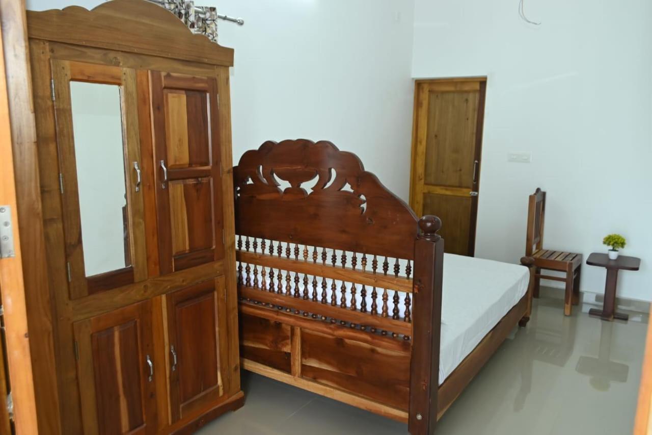 Kayalvarath Paradise Apartment Mundrothuruth Luaran gambar